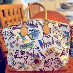 Dooney and Bourke   Hand bag